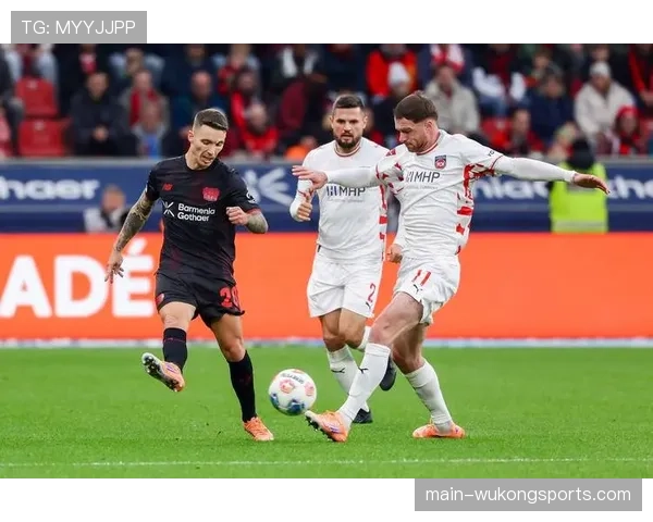 勒沃库森防线轮转：塔普索巴与巴德的中卫搭档协防默契度